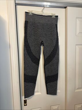 PINK Victoria's Secret Charcoal Gray Seamless Leggings